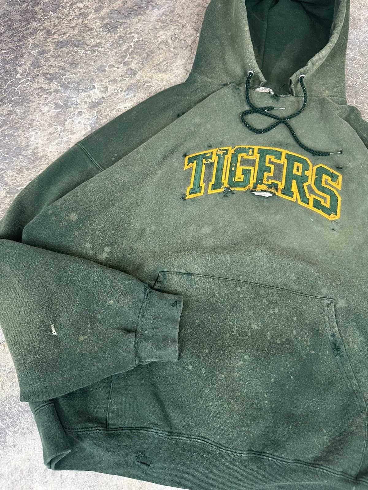 Vintage Vintage Thrashed Tigers Hoodie Size US L / EU 52-54 / 3 - 4 Thumbnail