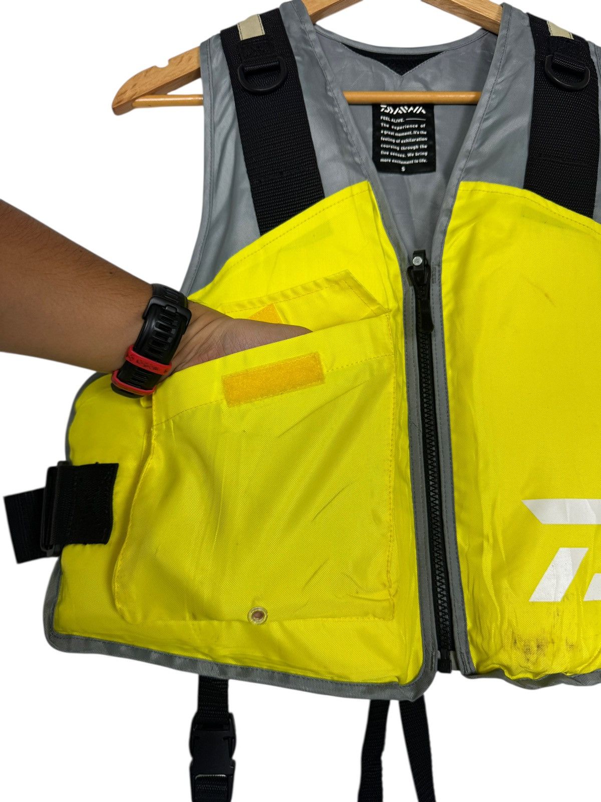 DAIWA 🔥LAST PRICE🔥 Daiwa Safety Fishing Vest Life Jacket FF-9001 Size US S / EU 44-46 / 1 - 7 Thumbnail