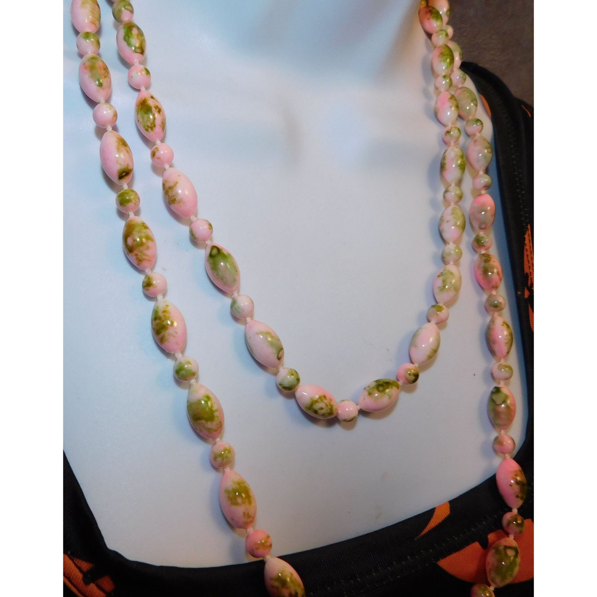 Other Spring Themed Pink And Green Abstract Beaded Necklace Size ONE SIZE - 4 Thumbnail