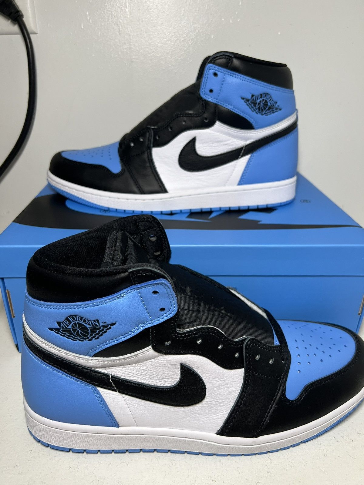 Nike Nike Air Jordan 1 Retro High OG University Blue/Black/White Size US 11.5 / EU 44-45 - 2 Thumbnail