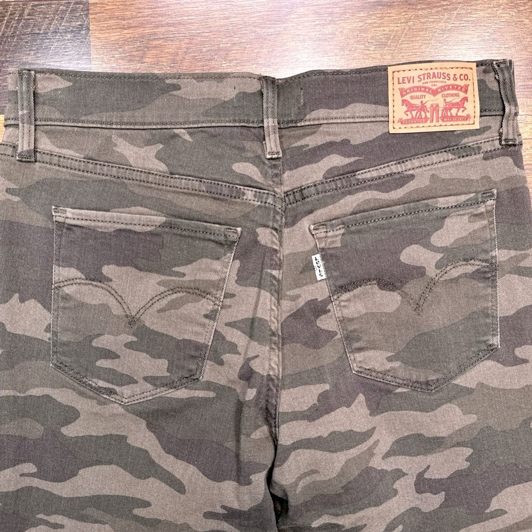 Levi's Levi's 311 Shaping Skinny Jeans Womens 28 Green Camouflage Mid Rise Stretch Denim Slim Pocket 5-Pocket Size 28" / US 6 / IT 42 - 6 Thumbnail