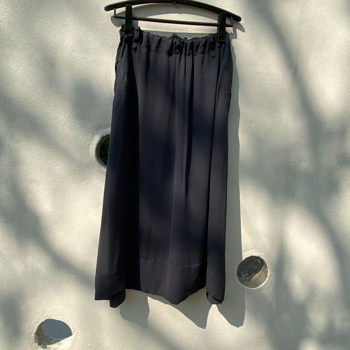 Issey Miyake ISSEY MIYAKE Dark Gray Chiffon Skort with Smocked Waist Size 27" / US 4 / IT 40 - 22 Thumbnail