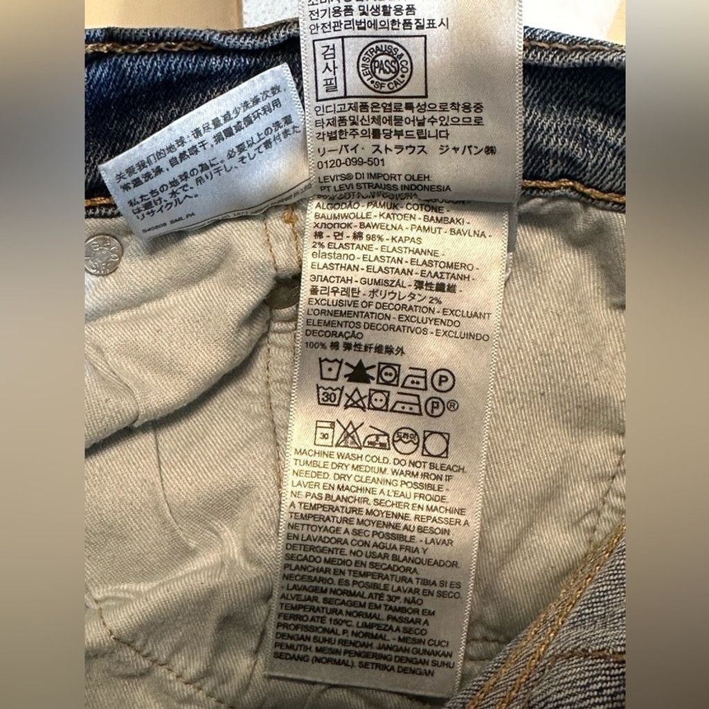 Levi's LEVI’s 505 Straight Leg Fit Blue Men’s Size 36. Size US 36 / EU 52 - 8 Thumbnail
