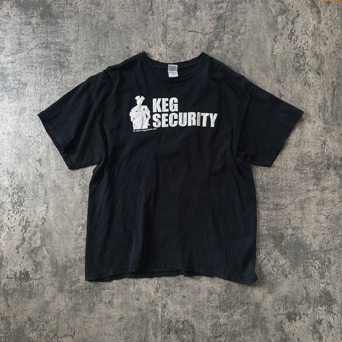 Vintage 2000s Faded “Keg Security” Tee Size US XL / EU 56 / 4 - 1 Thumbnail