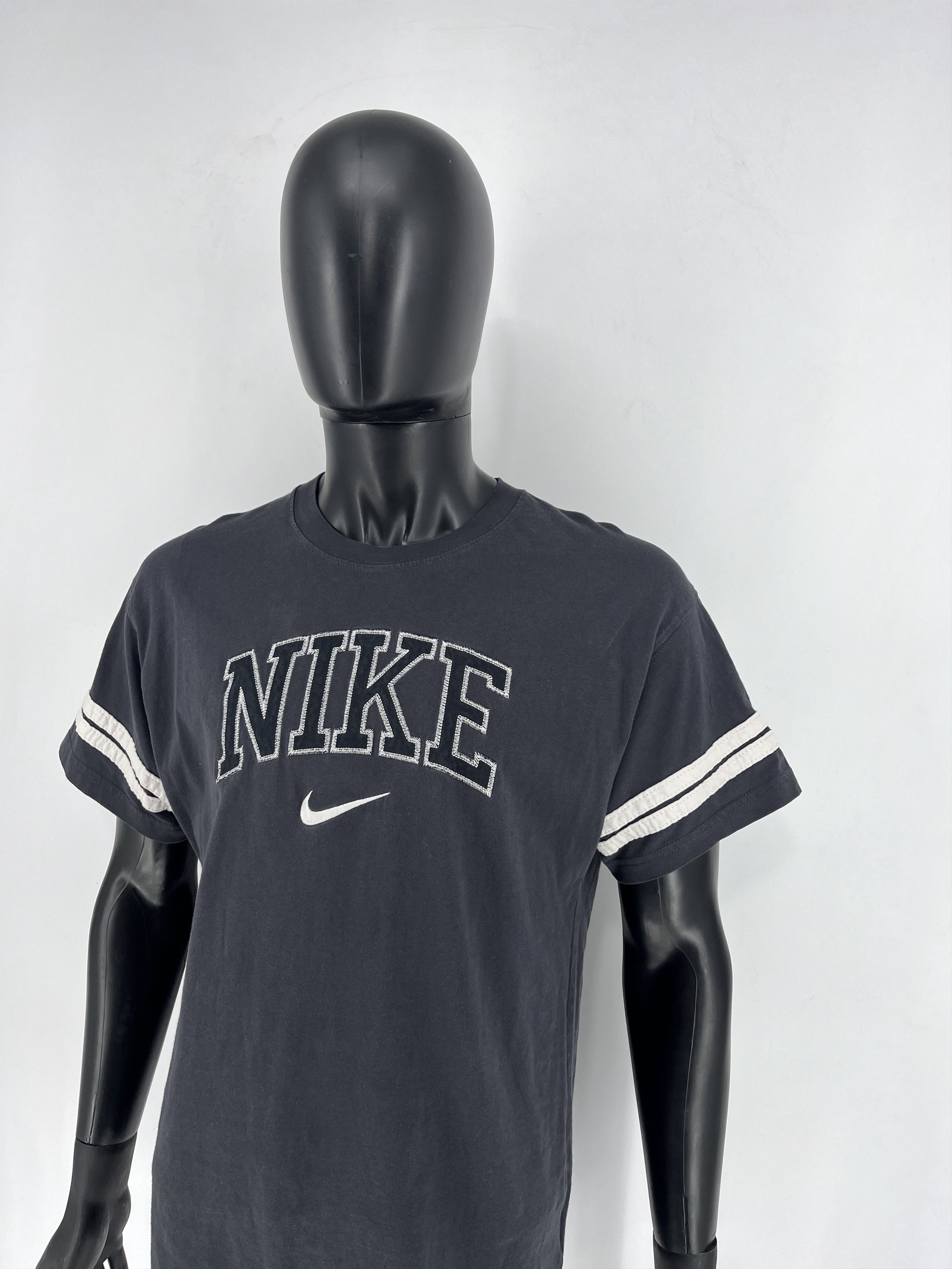 Nike Vintage Y2K Nike Center Swoosh Logo T-Shirt Size US M / EU 48-50 / 2 - 5 Thumbnail