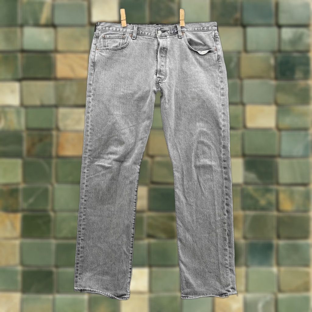 Levi's VINTAGE Levi's 501 XX Jeans 38x31 Button Fly Classic Straight Denim Pants 90s Men Size US 38 / EU 54 - 1 Thumbnail