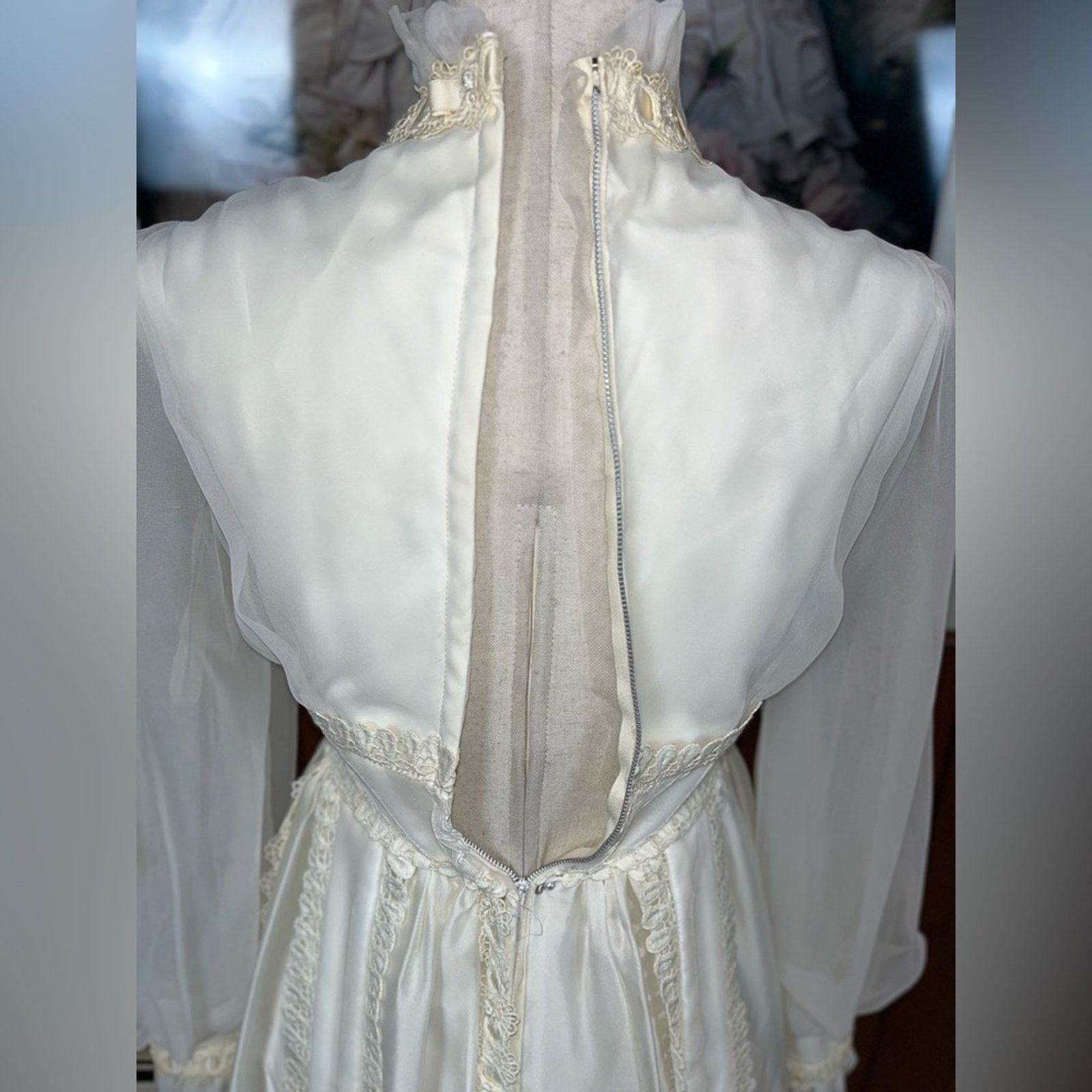 Other Vintage 1970s Alfred Angelo Velvet Organza Wedding Gown! Size S / US 4 / IT 40 - 8 Thumbnail