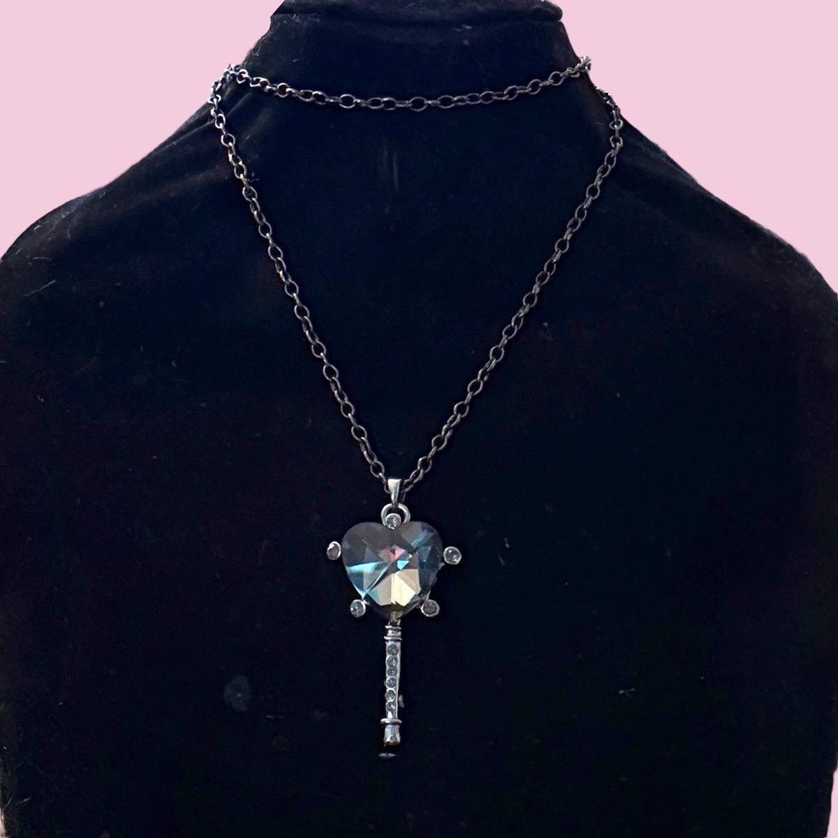 Other Silver tone chunky gemstone heart key pendant necklace Size ONE SIZE - 1 Thumbnail