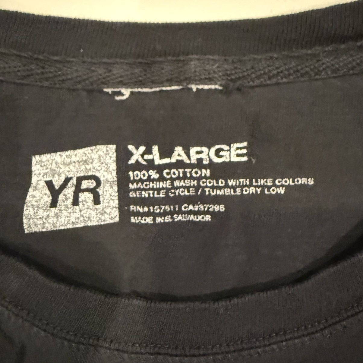 Gildan Vintage “Keep Your Distance” Y&R Black Tee Size XL Size US XL / EU 56 / 4 - 3 Thumbnail