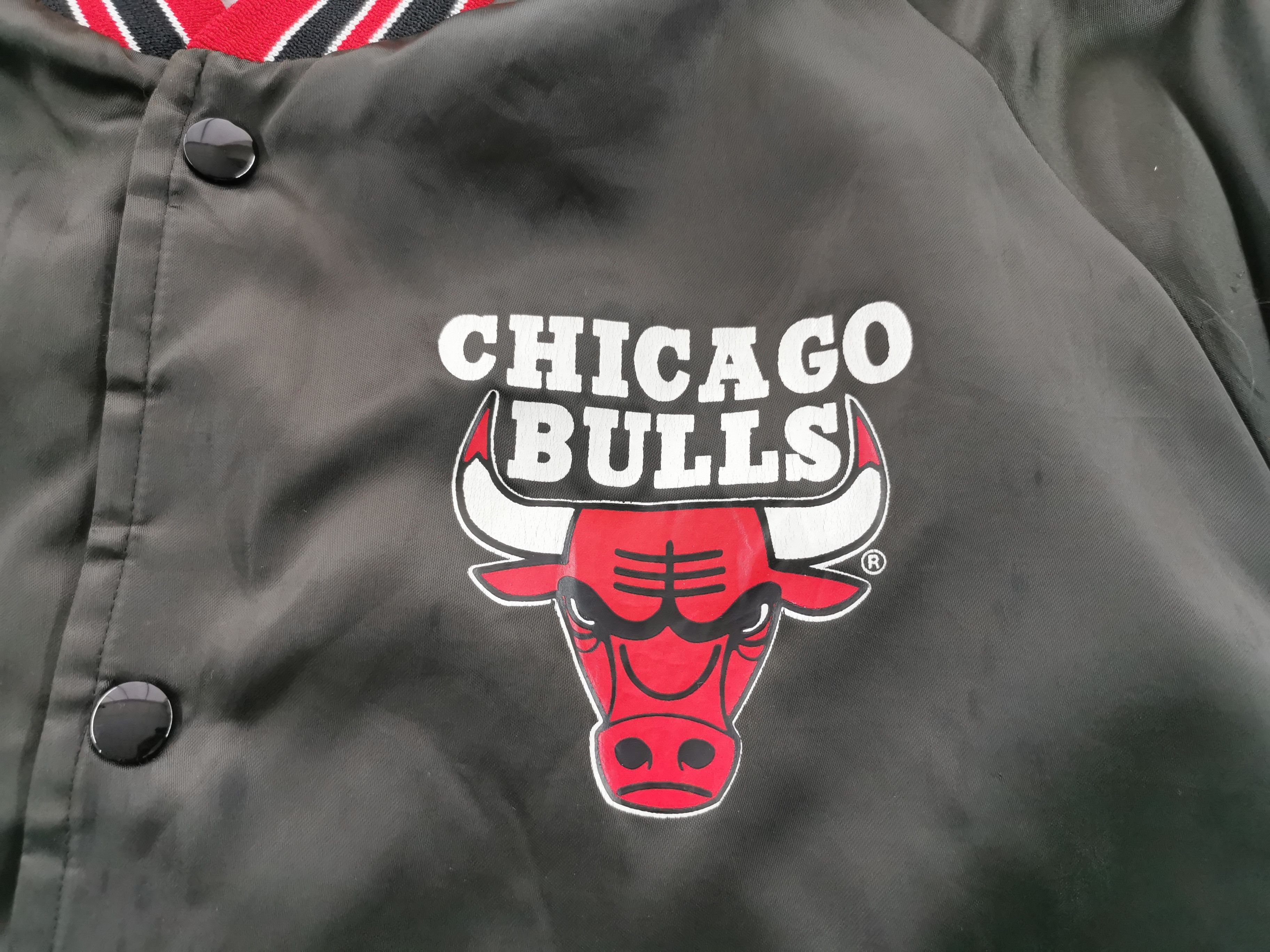 Vintage Vintage Chicago Bulls NBA Varsity Nylon Jacket Size L Size US L / EU 52-54 / 3 - 4 Thumbnail