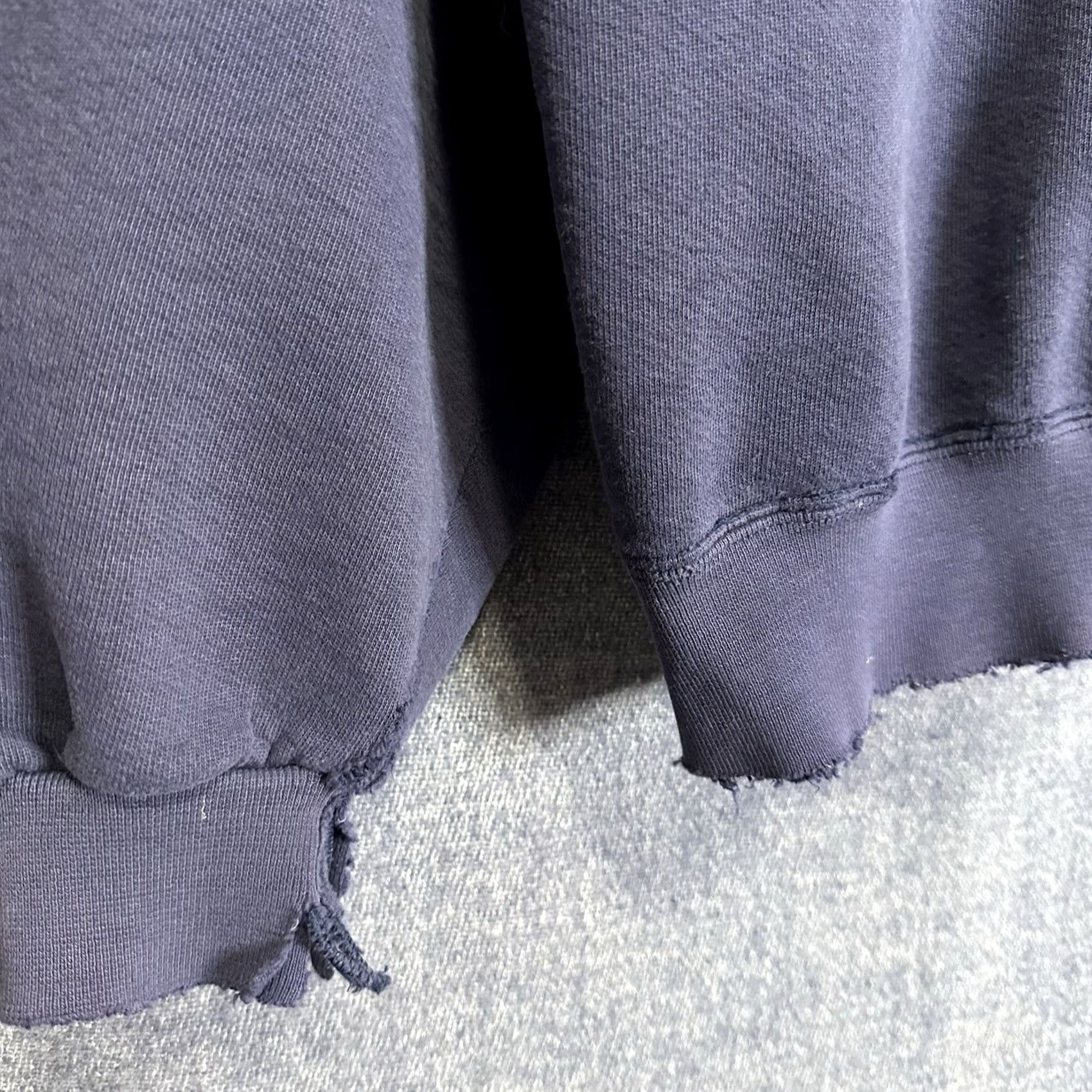 Russell Athletic VTG Russell Athletic Sweatshirt Crew Neck Long Sleeve Fleece Blue XL Pullover Men Distressed Logo PHOTO: 90s/00s/Varsity Size US XL / EU 56 / 4 - 3 Thumbnail