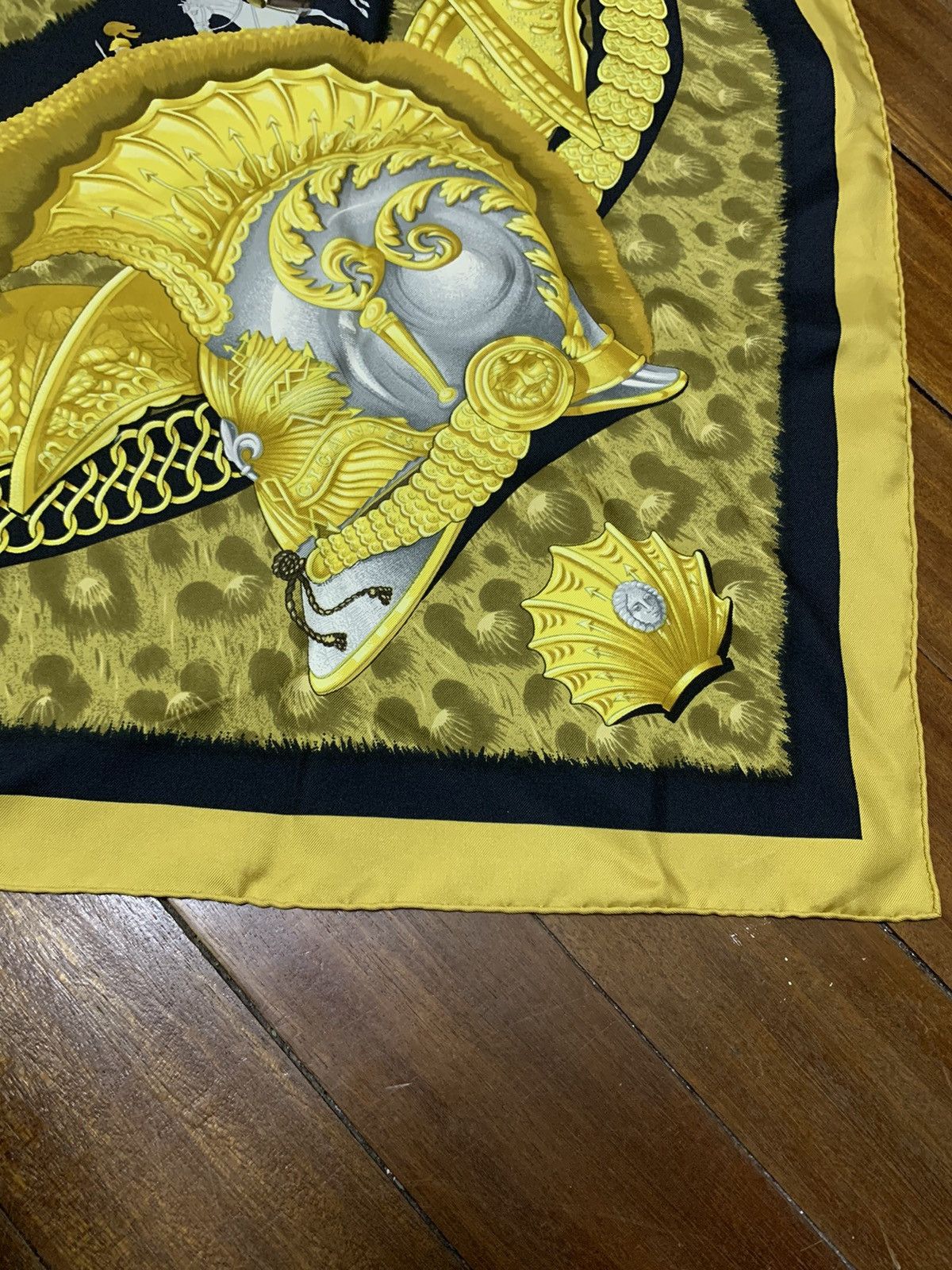 Hermes × Vintage Rare Hermes Silk Scarf Casques Et Plumets Royal Eagle Gold Size ONE SIZE - 7 Thumbnail