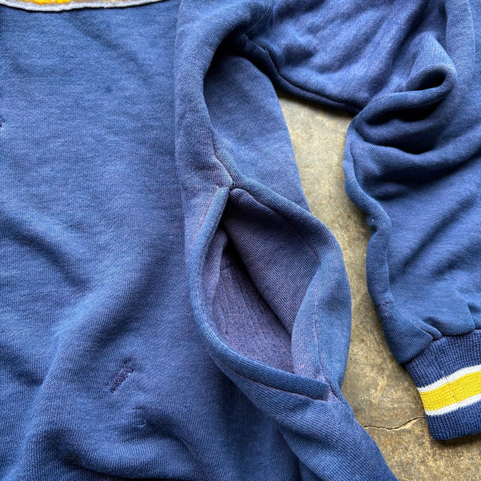 NCAA × Starter × Vintage Rare Vintage 90s Norte Dame Starter Sweatshirt Size Medium Size US M / EU 48-50 / 2 - 5 Thumbnail
