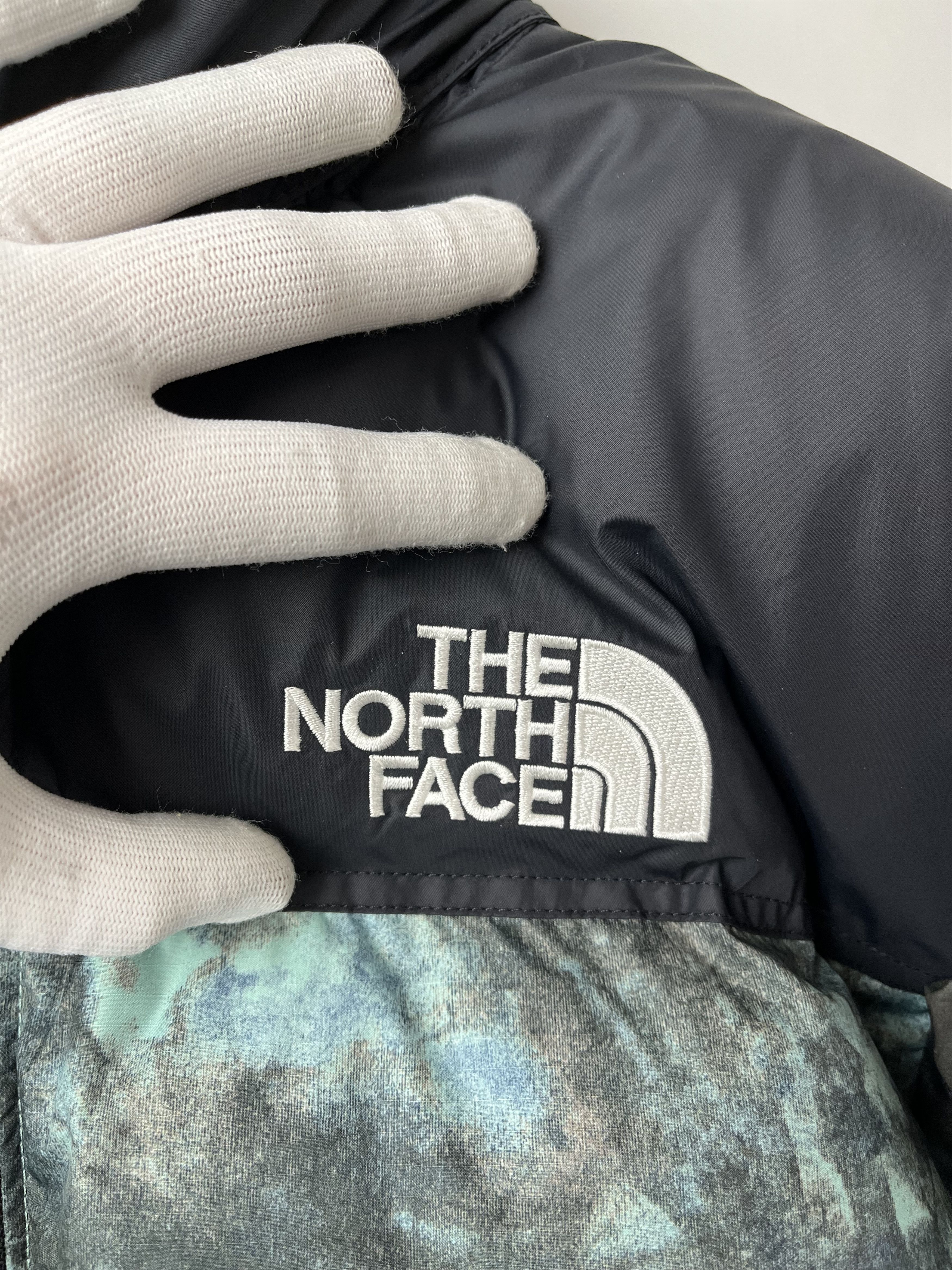 The North Face Down Jacket The North Face Printed 1996 Retro Nuptse Size US L / EU 52-54 / 3 - 4 Thumbnail