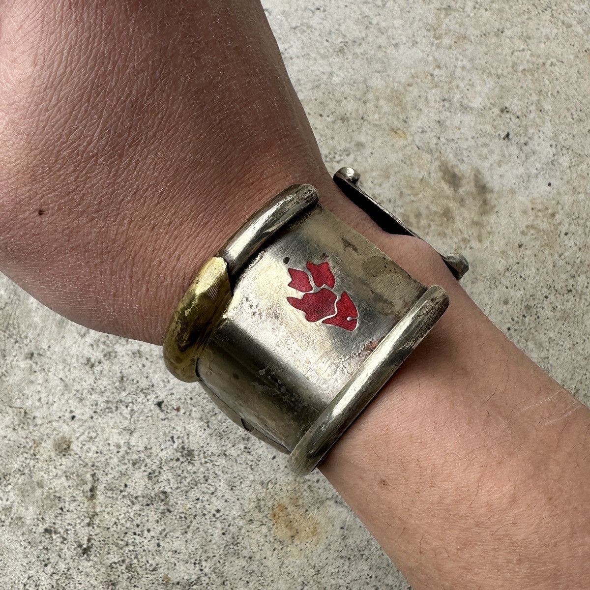 Kapital Kapital bull horn flower heart navajo symbol bangle bracelet Size ONE SIZE - 14 Thumbnail