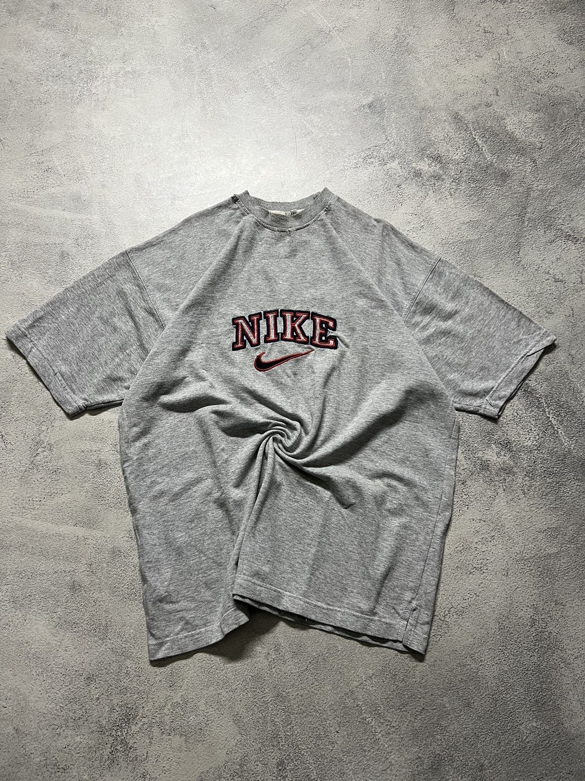 Vintage Vintage Y2K Nike Spellout Big Logo T-Shirt 90’s Size US XL / EU 56 / 4 - 1 Thumbnail