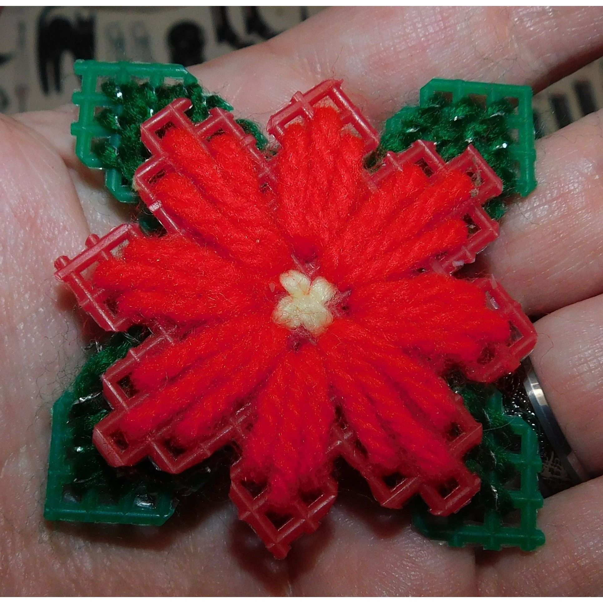 Handmade Handmade Poinsettia Brooch Yarn Woven Plastic Mesh Size ONE SIZE - 2 Thumbnail
