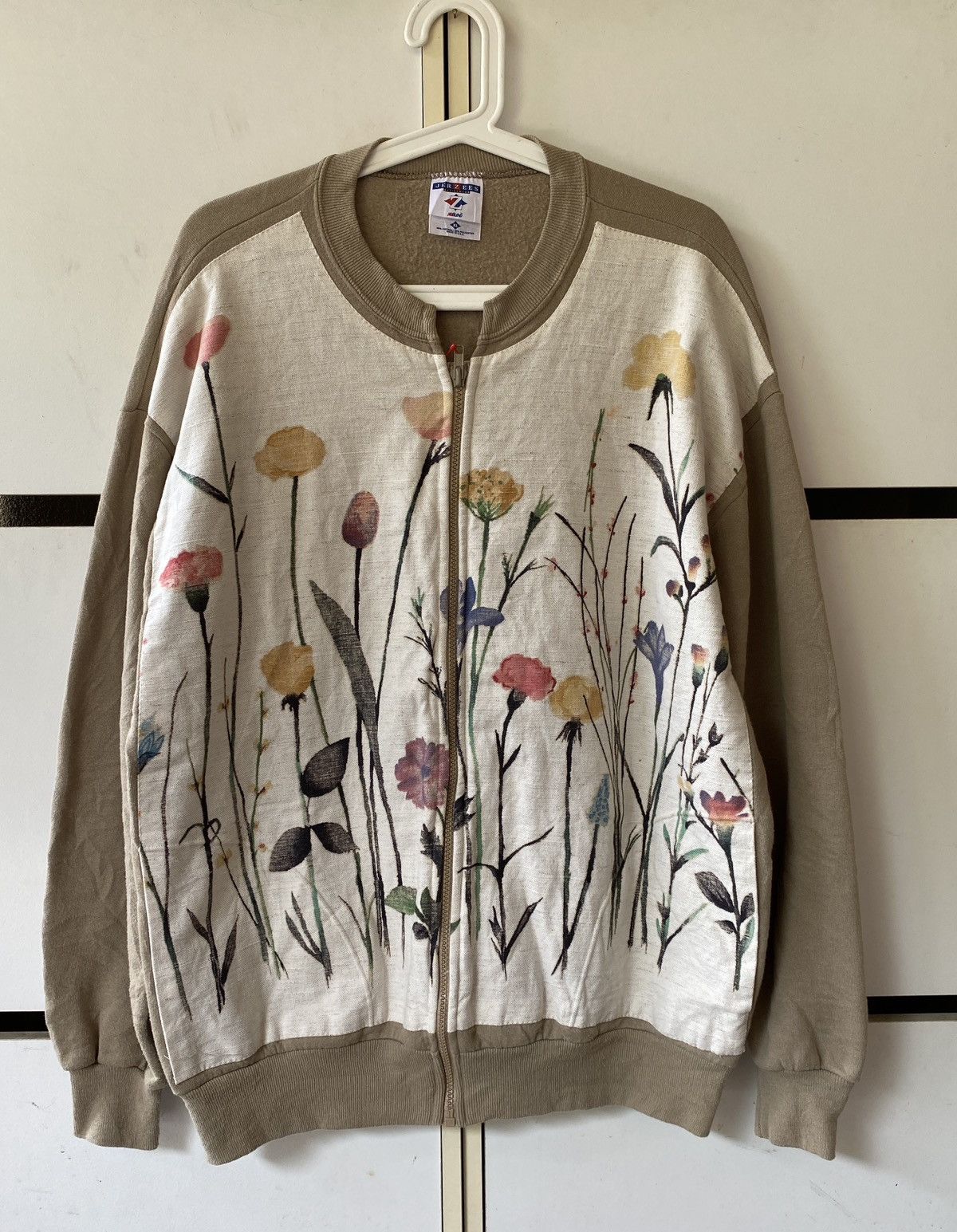 Jerzees × Vintage VINTAGE DESIGN JERZEES SWEATER Size US XL / EU 56 / 4 - 1 Thumbnail