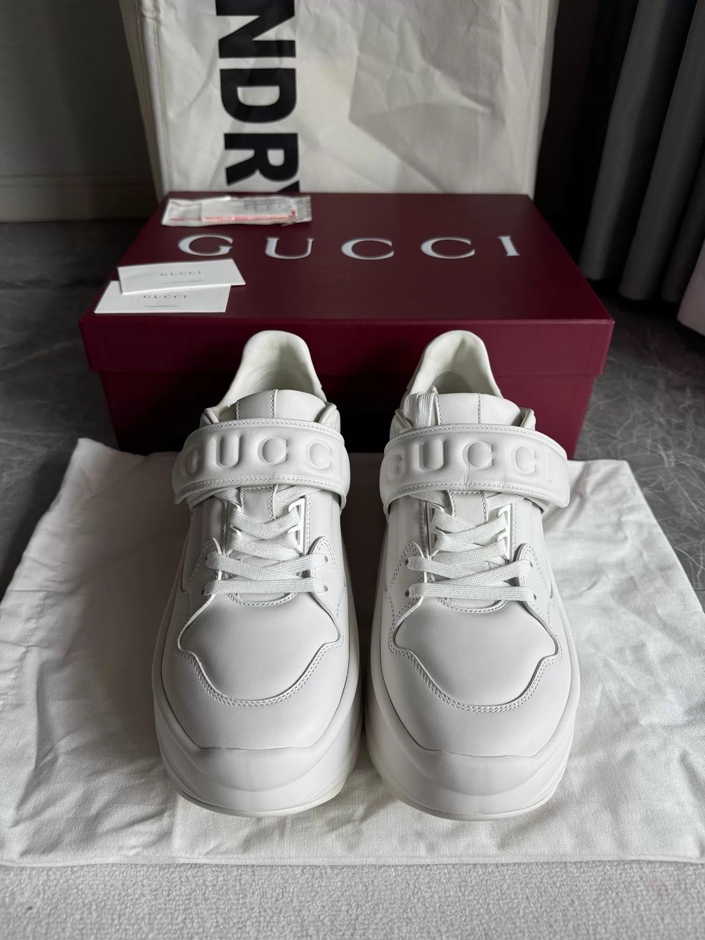 Gucci Gucci White Platform Velcro Dad Shoe 39 Size US 8.5 / IT 38.5 - 2 Thumbnail
