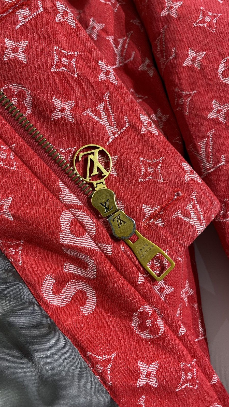 Louis Vuitton × Supreme Louis Vuitton X SUPREME 1 OF 1 Unreleased Sample Red Parka Size US M / EU 48-50 / 2 - 11 Thumbnail