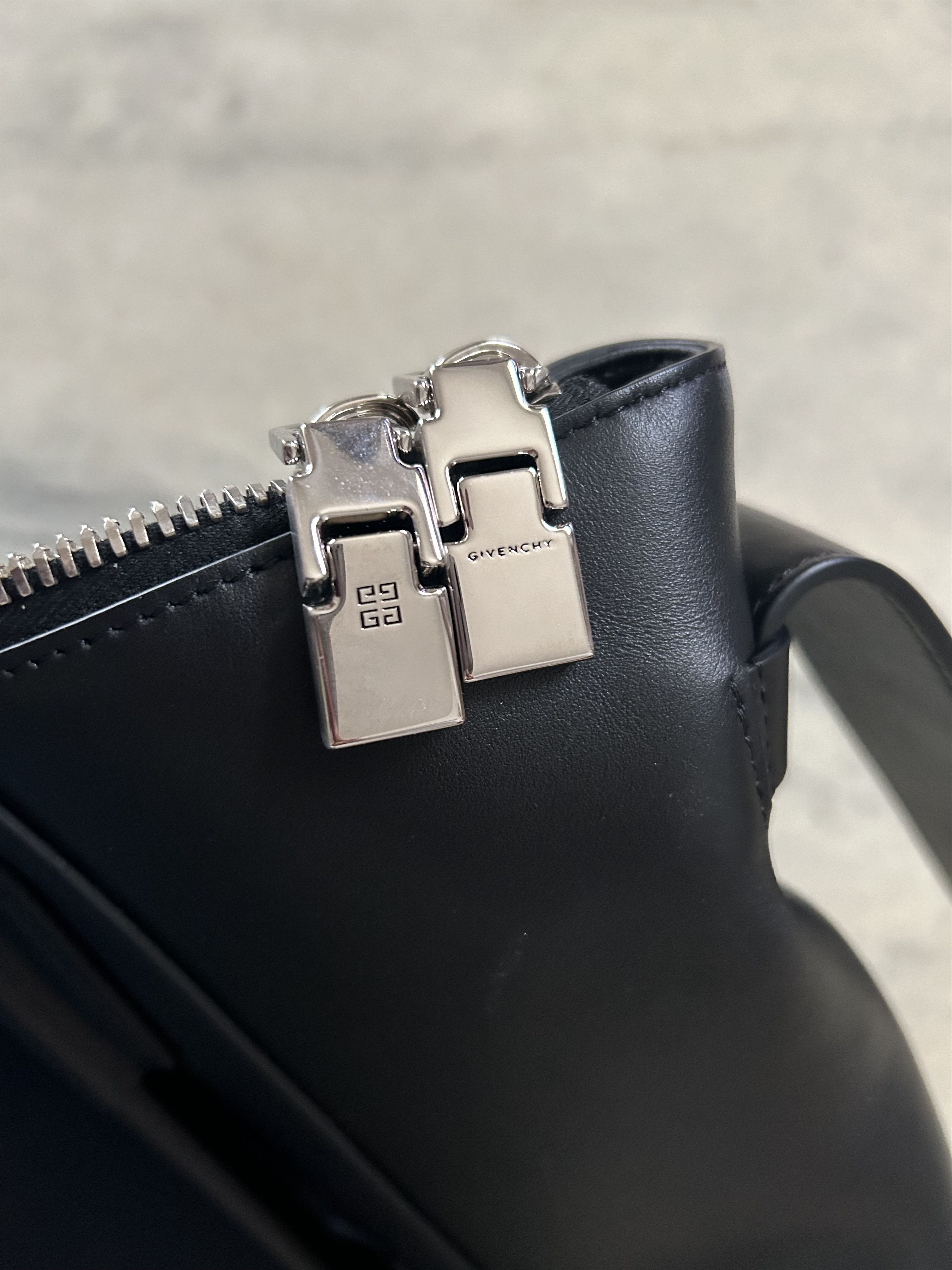 Givenchy Givenchy Black Medium Antigona Soft Lock Shoulder Bag Size ONE SIZE - 12 Thumbnail