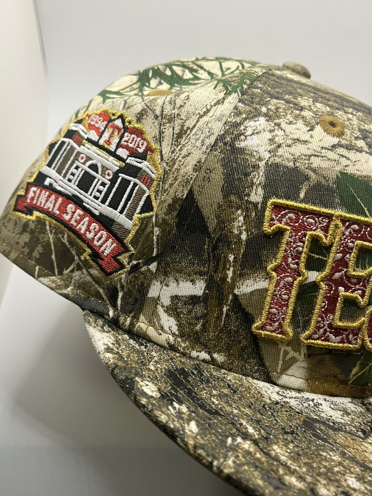 New Era Size 7 1/4 Texas Rangers LA MOTOSIERRA DE TEJAS Real Tree Size ONE SIZE - 3 Thumbnail