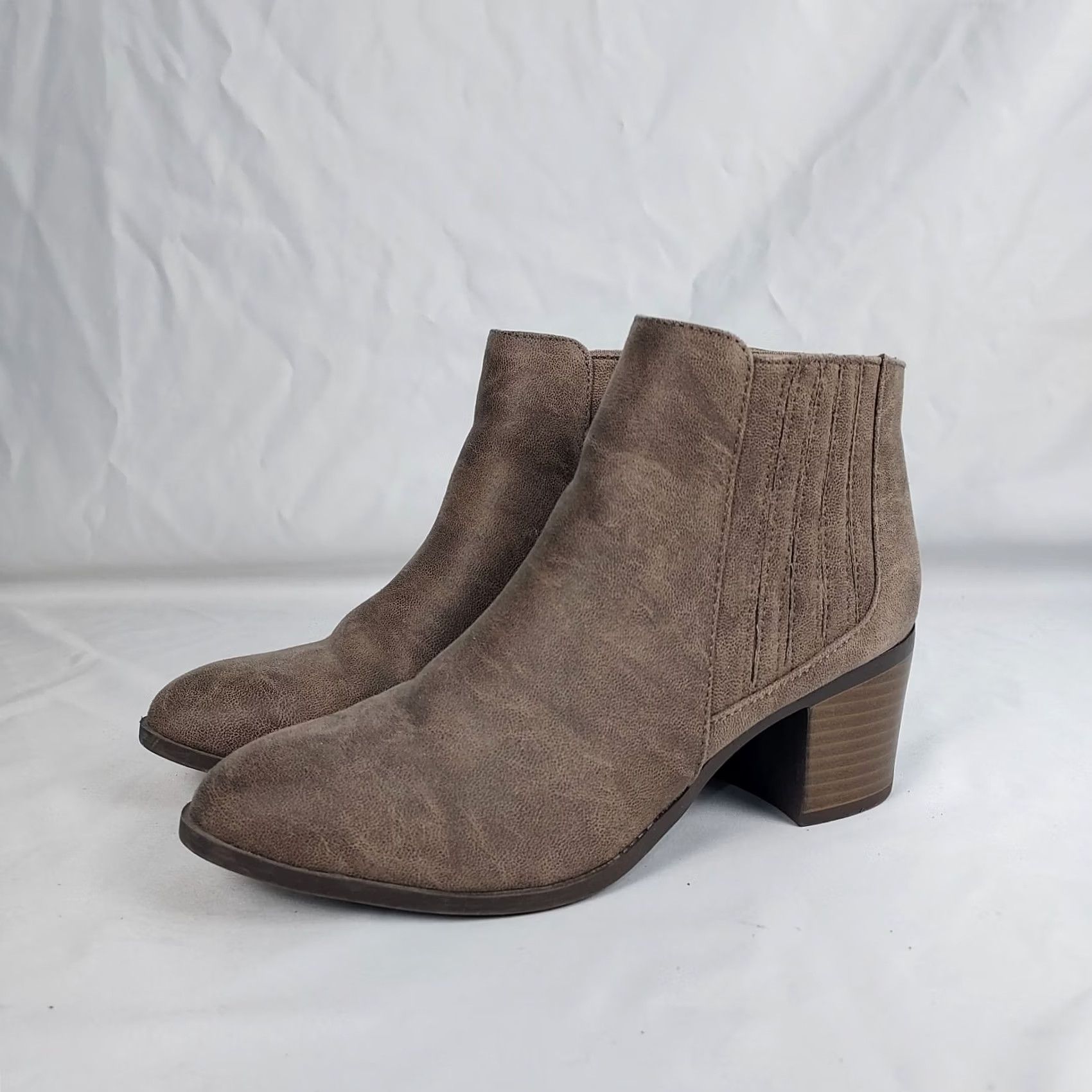 Vintage Qupid Women’s 5.5 Taupe Faux Suede Ankle Booties Block Heel Shoes Size US 6 / IT 36 - 2 Thumbnail