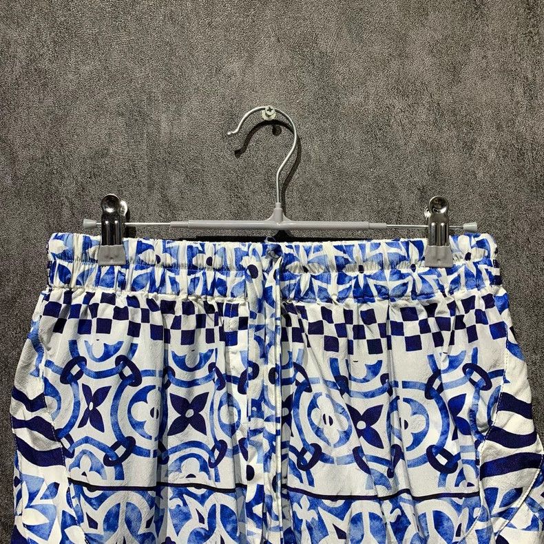 Louis Vuitton Louis Vuitton White and blue silk ocean shorts 2501-Nextarr Size US 34 / EU 50 - 4 Thumbnail