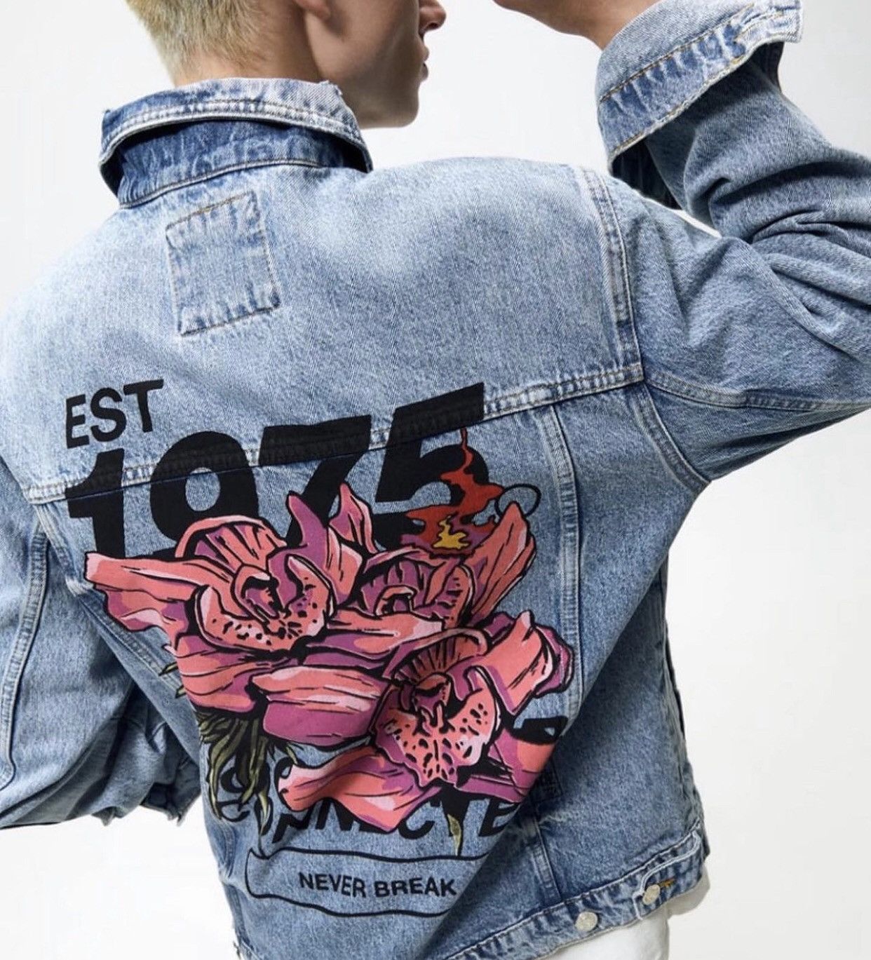 Zara SS 2023 ZARA DENIM JACKET WITH GRAFFITI PRINT Size US M / EU 48-50 / 2 - 4 Thumbnail
