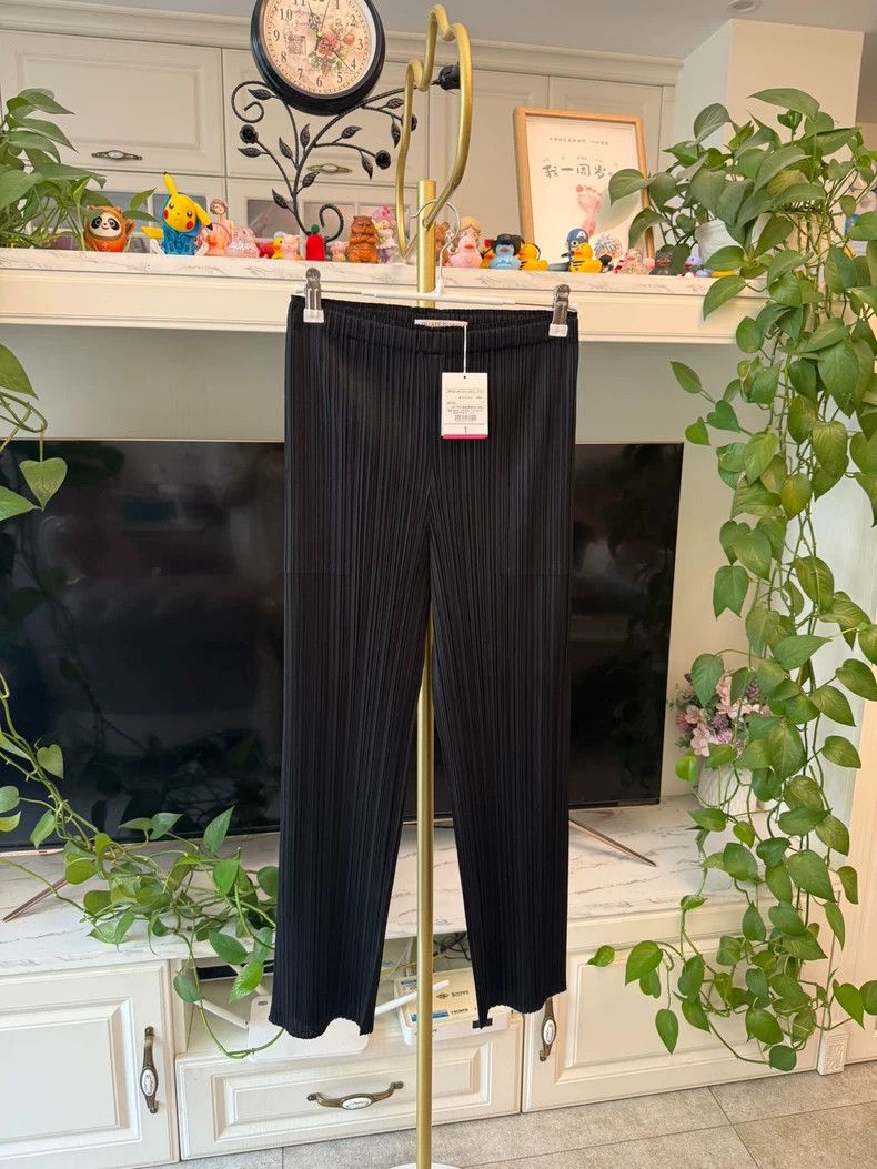 Issey Miyake issey miyake size:1 Black straight-leg trousers Size 42" / US 20 - 2 Thumbnail