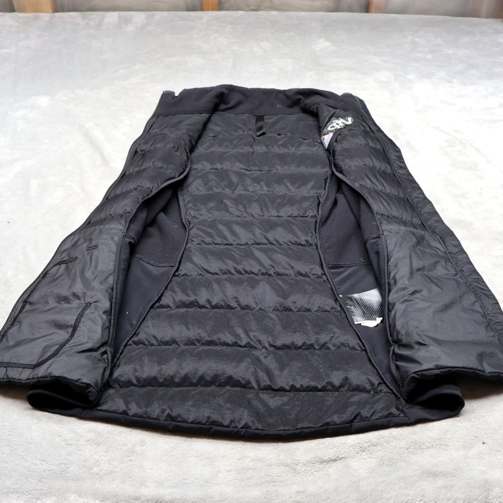 Lululemon Lululemon Down It All Vest Women 6 Black Full Zip Insulated Quilted Puffer LOGO Vest Woman 6 Black Full Zip Quilted Puffer LOGO Size M / US 6-8 / IT 42-44 - 3 Thumbnail