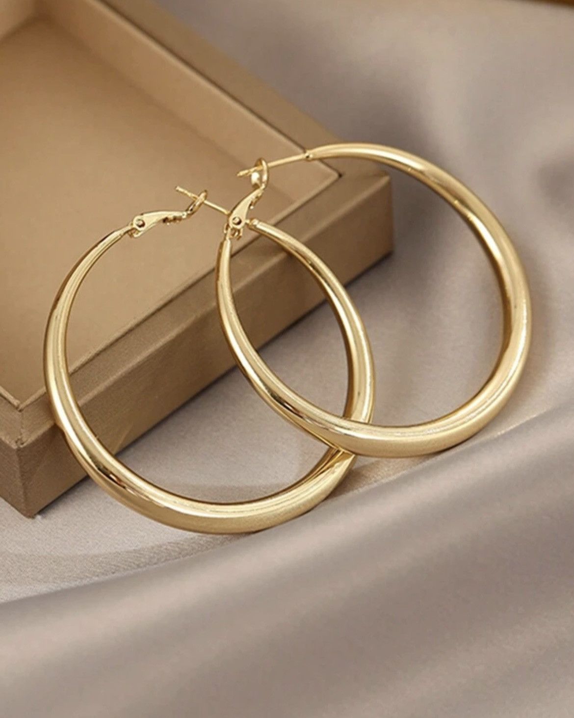 Other 14K Gold Hoop Earrings Brand New!! Size ONE SIZE - 1 Thumbnail