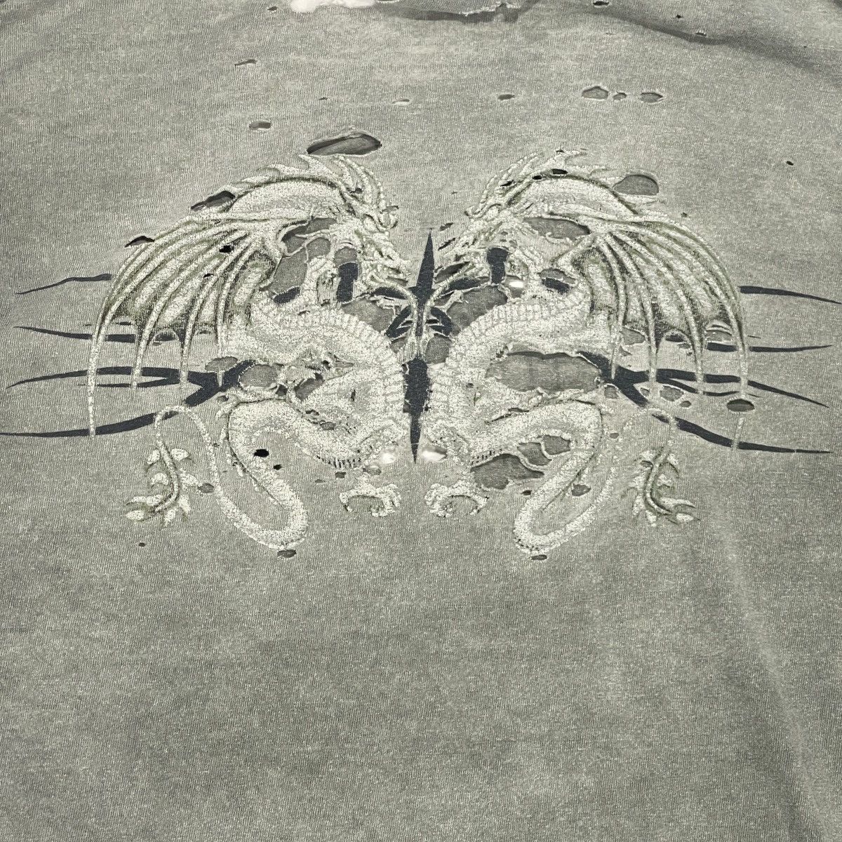 Other Vintage Thrashed 2000’s Tribal Dragon Faded Tee Size US XL / EU 56 / 4 - 3 Thumbnail