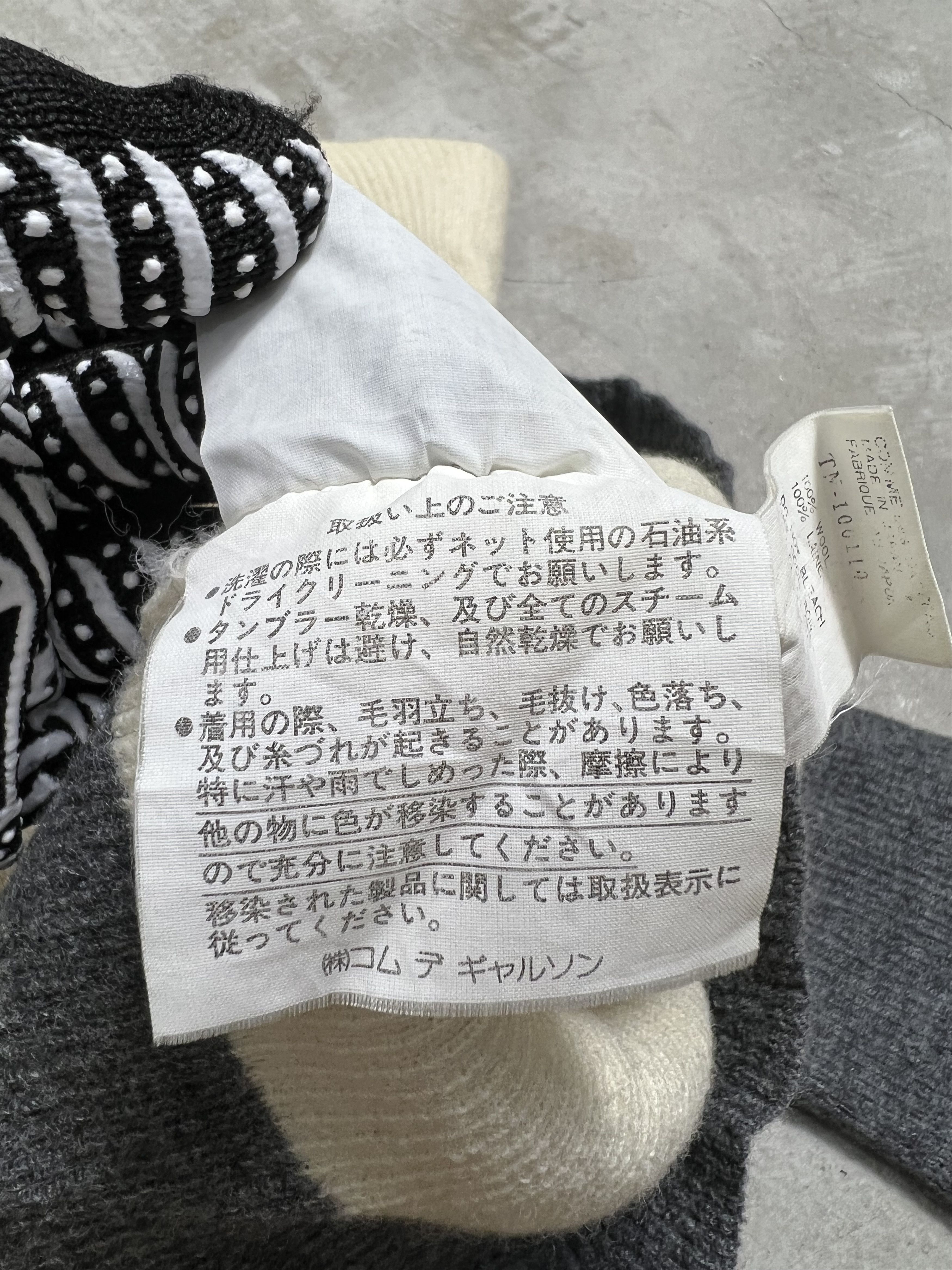 Tricot Comme des Garcons tricot COMME des GARÇONS V-neck Knit Sweater (XS) GTMPT283 Size XS / US 0-2 / IT 36-38 - 5 Thumbnail