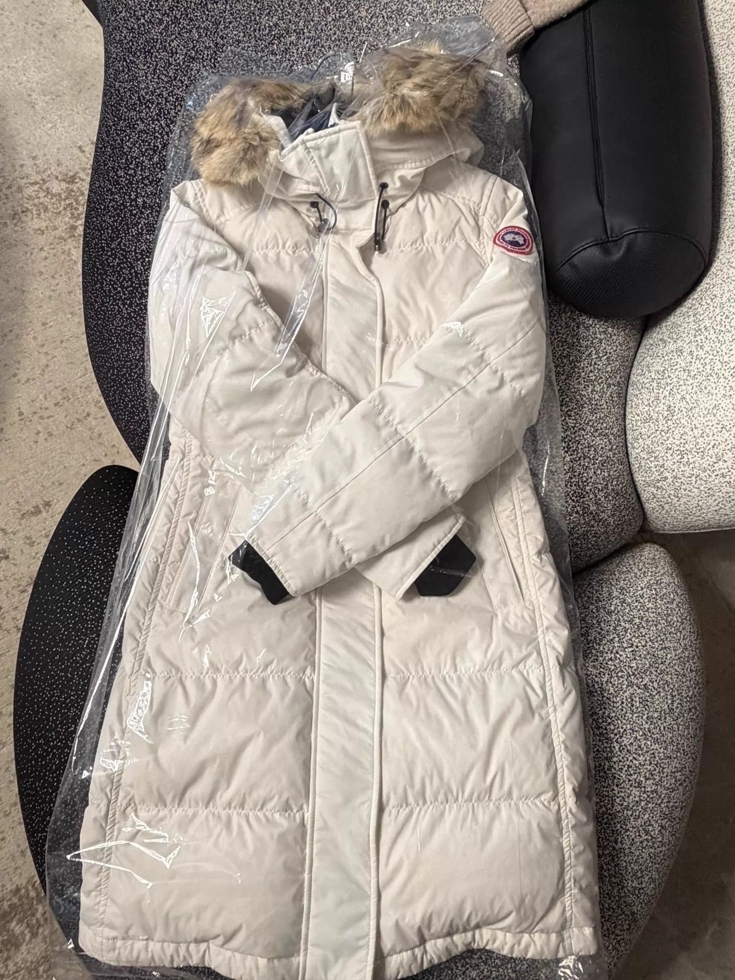 Canada Goose Canada Goose long white down coat S excellent Size S / US 4 / IT 40 - 1 Thumbnail