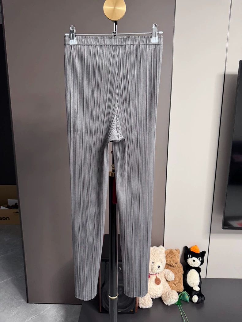 Issey Miyake Issey Miyake size:3 Dark grey versatile straight long pant Size 22" - 2 Thumbnail