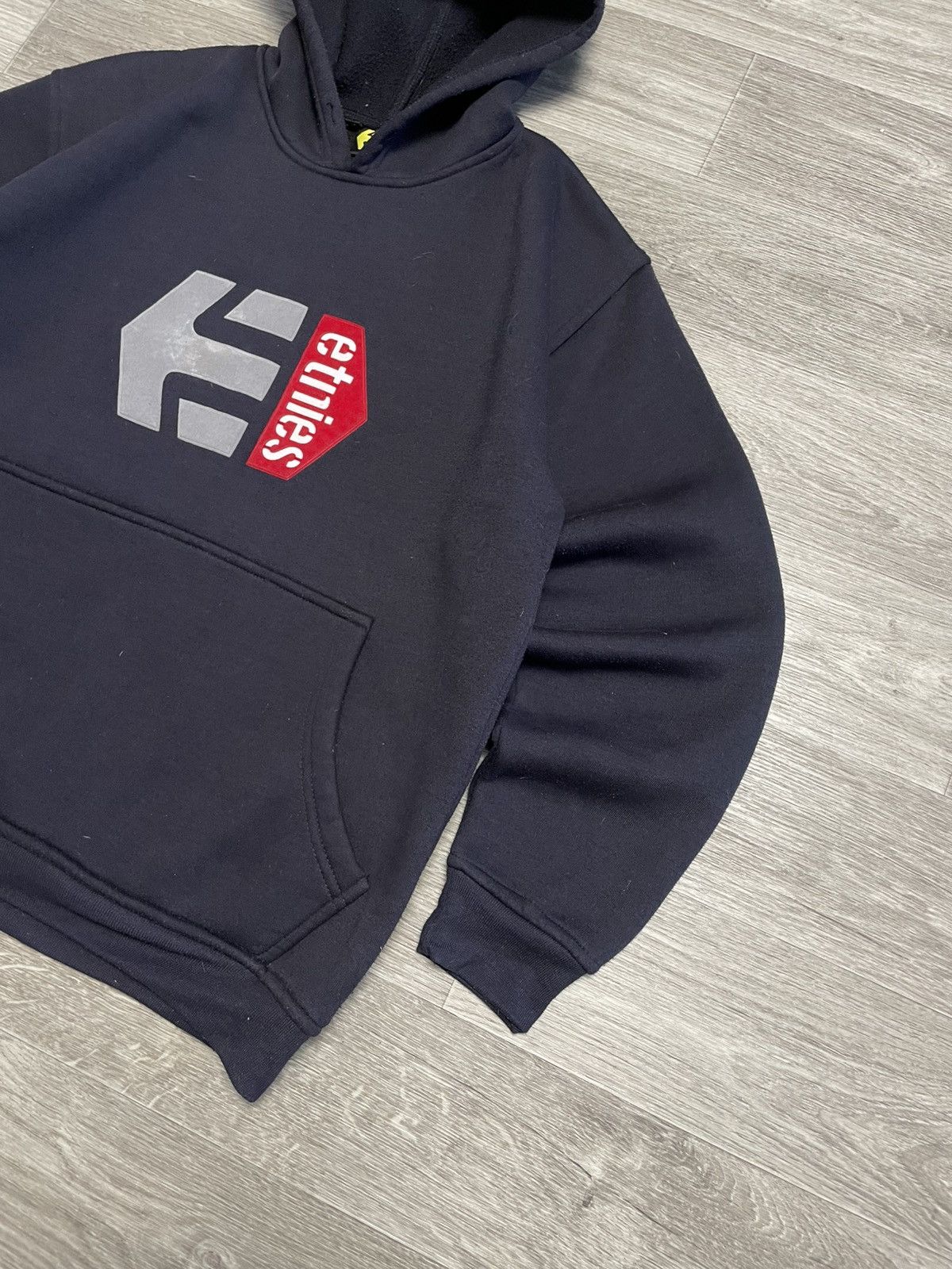 Etnies Vintage Etnies Skateboarding Hoodie 90s Size US M / EU 48-50 / 2 - 5 Thumbnail