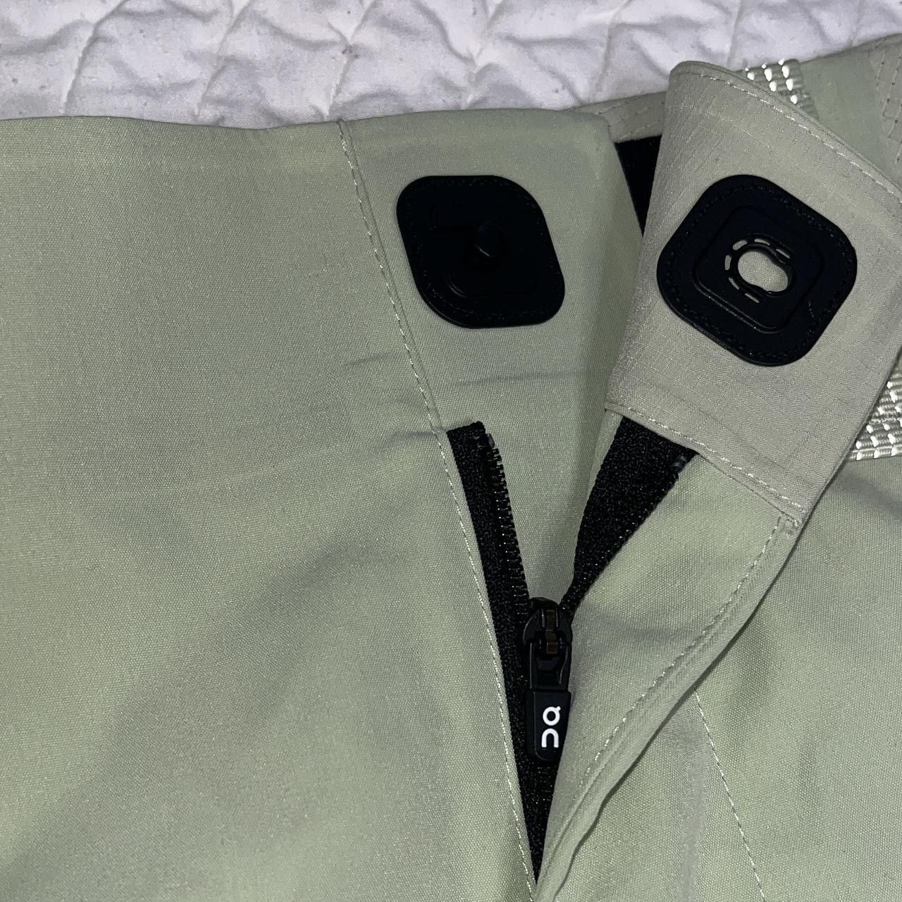 On On Cloud Shorts Medium Explorer Running 6" Inseam Track Size 29" - 6 Thumbnail