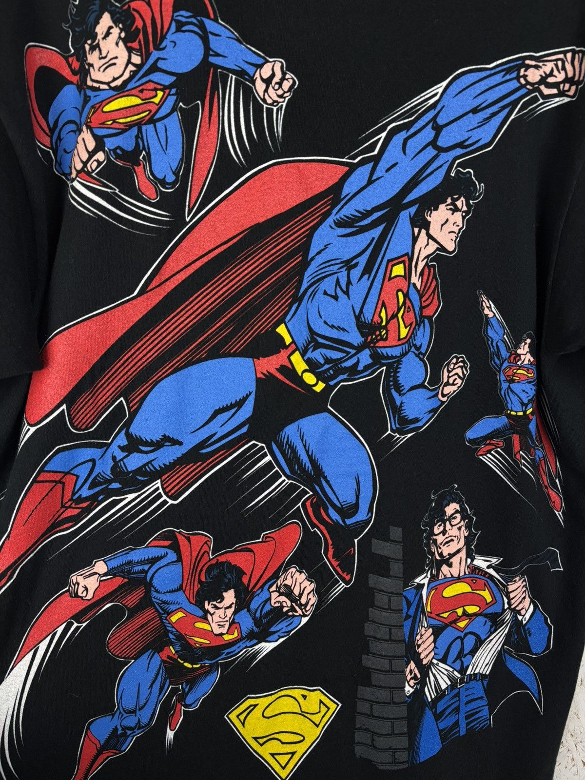 Vintage 90s Superman 1994 All Over Print AOP T-Shirt DC Comics XL Size US XL / EU 56 / 4 - 8 Thumbnail