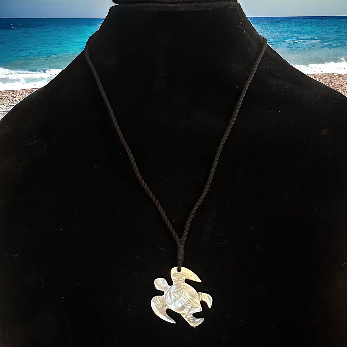 Vintage Vintage mother of pearl sea turtle pendant cord necklace Size ONE SIZE - 1 Thumbnail