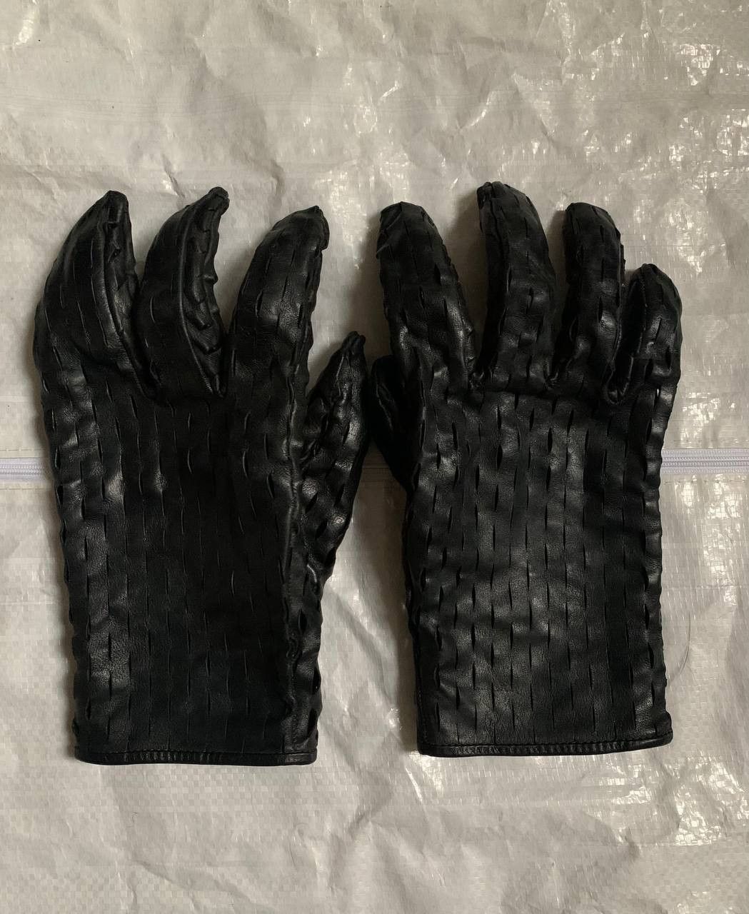 Carol Christian Poell Black Object Dyed 9 Finger Sifter Hands Gloves Size ONE SIZE - 1 Thumbnail