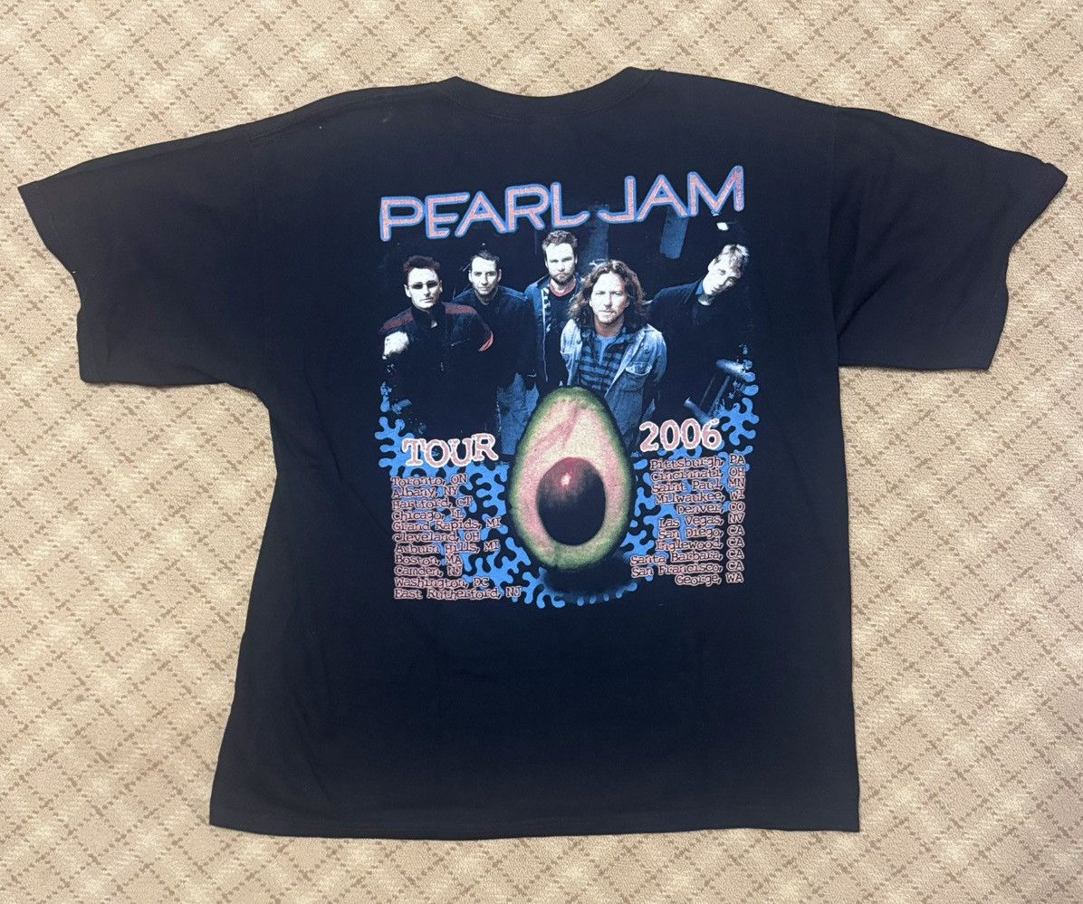 Gildan Pearl Jam 2006 Tour Tee (Avocado Album Era) Size US XL / EU 56 / 4 - 2 Thumbnail