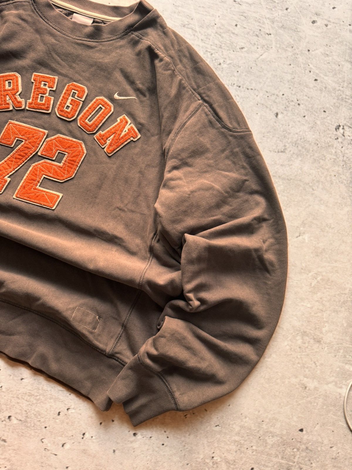 Nike × Vintage NIKE OREGON VINTAGE CENTER LOGO OVERSIZE BOXY SWEATSHIRT Size US L / EU 52-54 / 3 - 3 Thumbnail