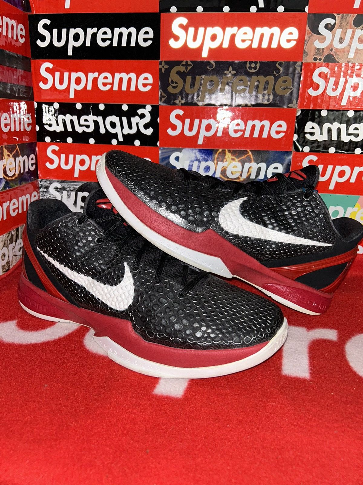 Nike Nike Kobe 6 ‘Bred’ 429659-001 size 12 VNDS RARE KOBE VI Size US 12 / EU 45 - 1 Thumbnail