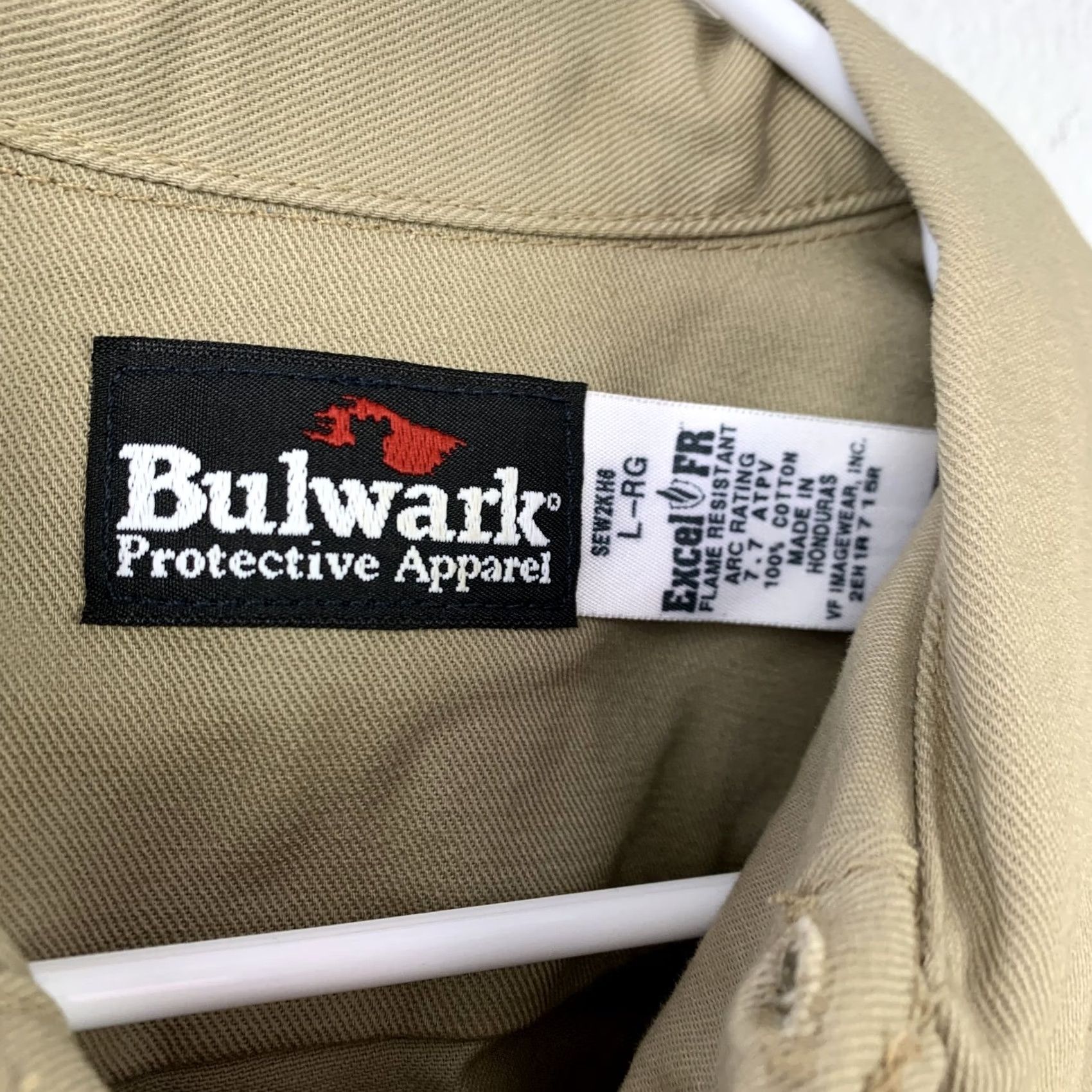 Vintage Bulwark Excel FR Flame Resistant Work Shirt Men's Large Regular Khaki Tan Size US L / EU 52-54 / 3 - 4 Thumbnail
