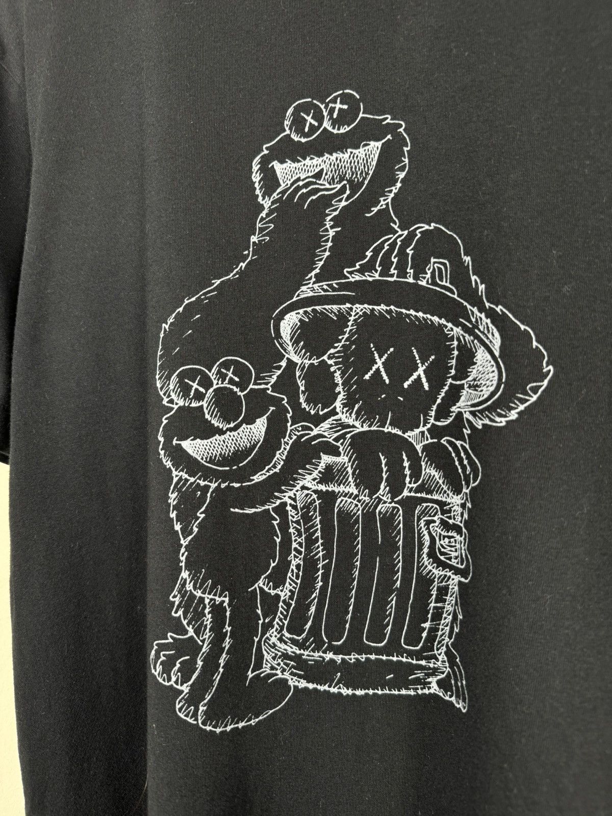 Cartoon Network × Kaws × Uniqlo Uniqlo Kaws Sesame Street T Shirt Size US M / EU 48-50 / 2 - 2 Thumbnail