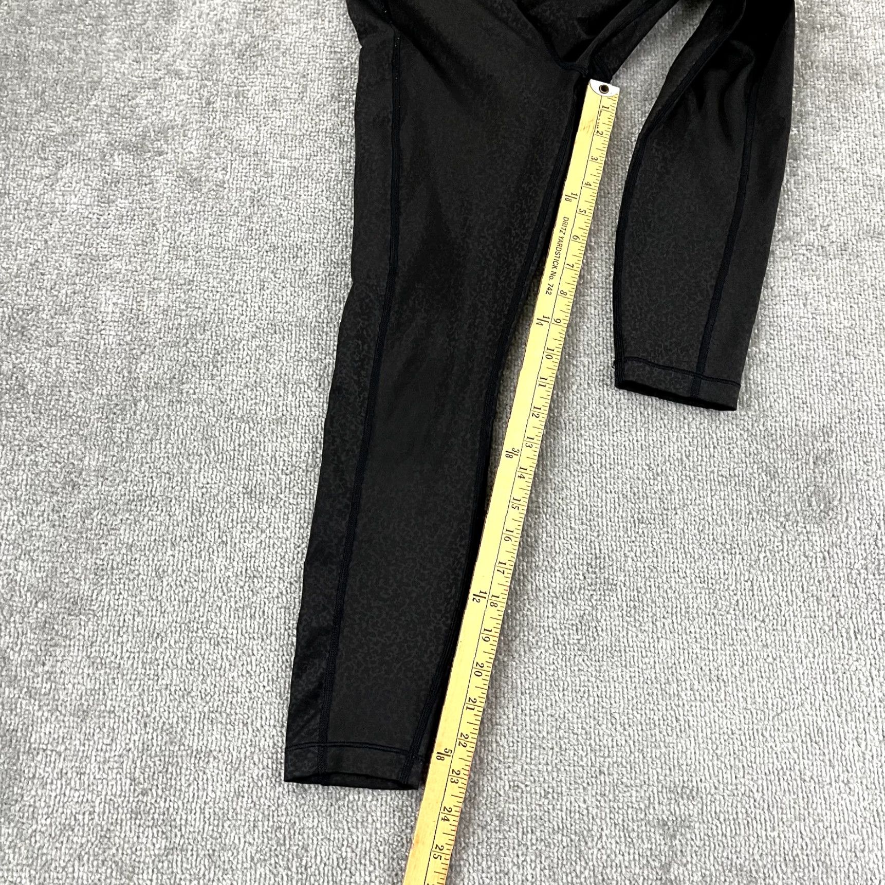 Athleta ATHLETA Womens XS Ultimate Stash Embossed 7/8 Length Capri Tight Black Yoga Gym Size 26" / US 2 / IT 38 - 6 Thumbnail