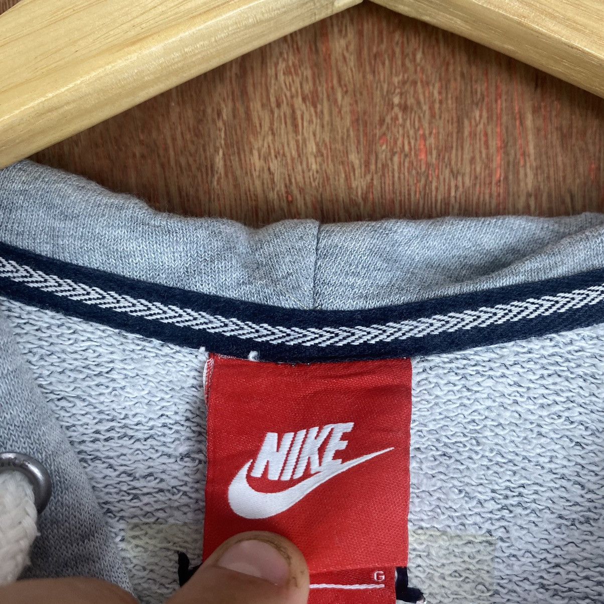 Nike × Vintage Nike Big Logo Front Sweatshirt Hoodie #K01592 Size US M / EU 48-50 / 2 - 13 Thumbnail