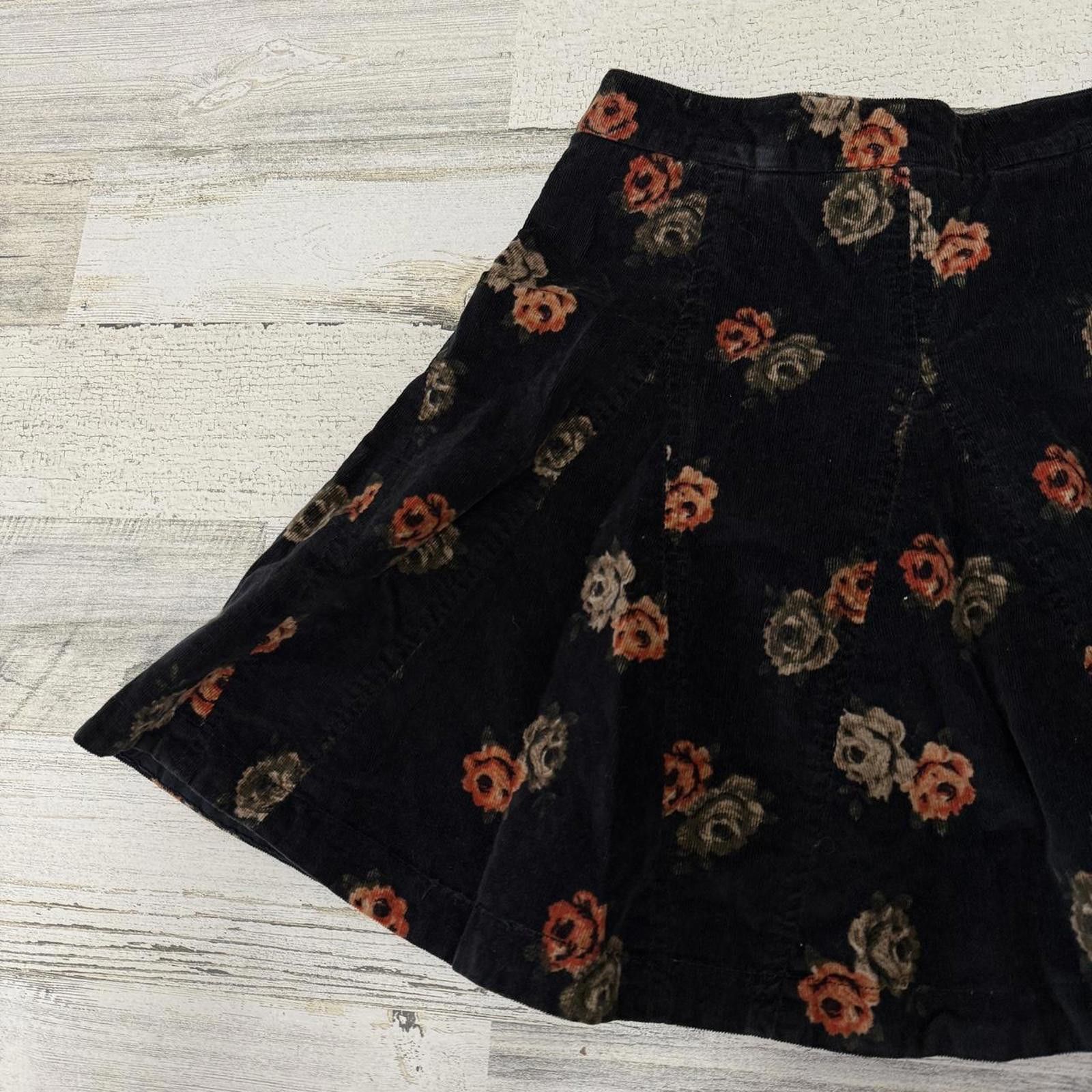 Free People Free People Cottage Floral Skirt Size 4 Size 27" / US 4 / IT 40 - 2 Thumbnail
