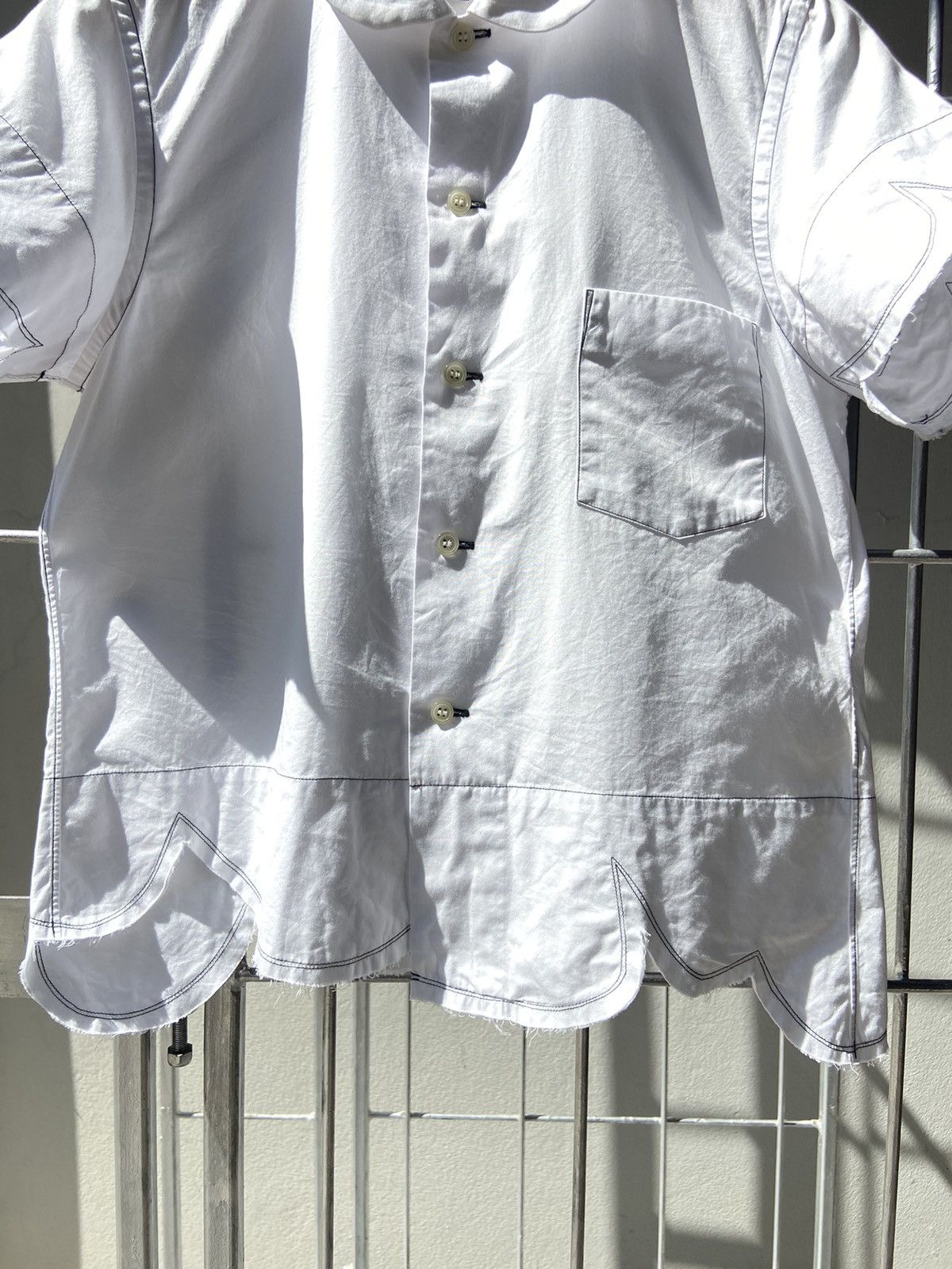 Comme des Garcons Comme des Garcons BLACK curve white shirt Size XS / US 0-2 / IT 36-38 - 7 Thumbnail